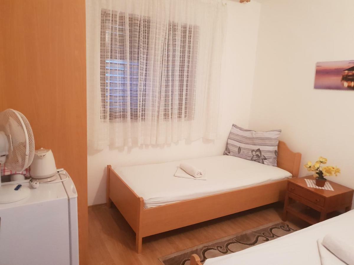 Guest House Alisa Hvar Town Bagian luar foto