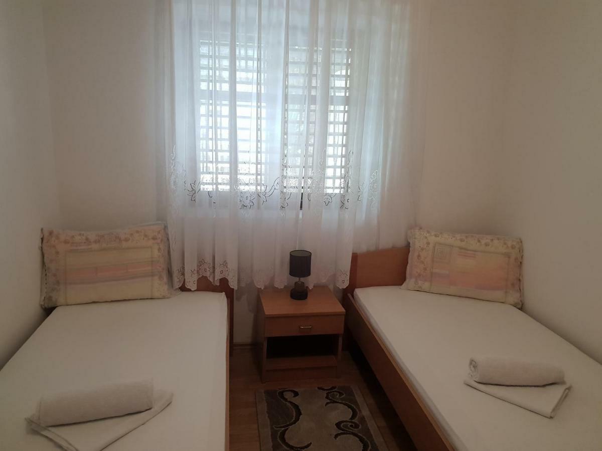Guest House Alisa Hvar Town Bagian luar foto