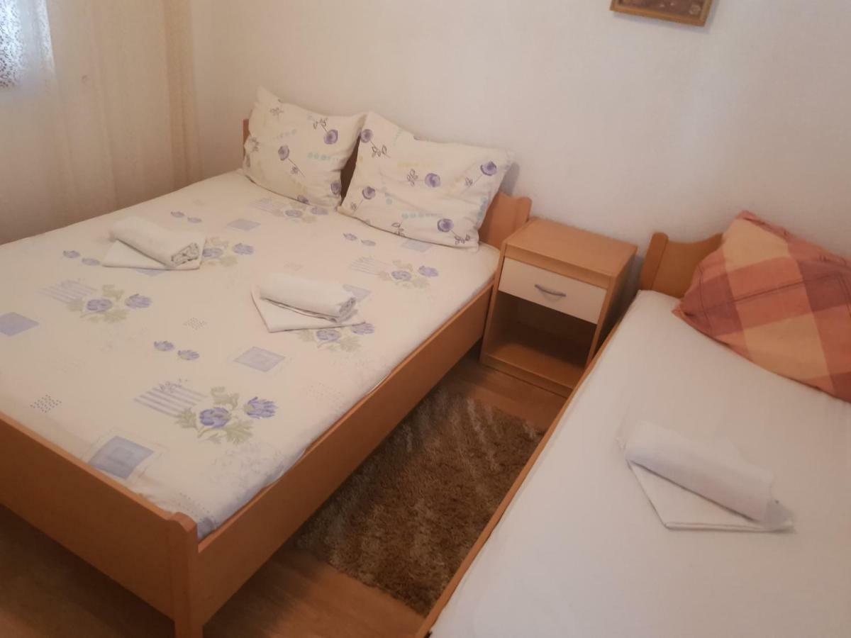 Guest House Alisa Hvar Town Bagian luar foto