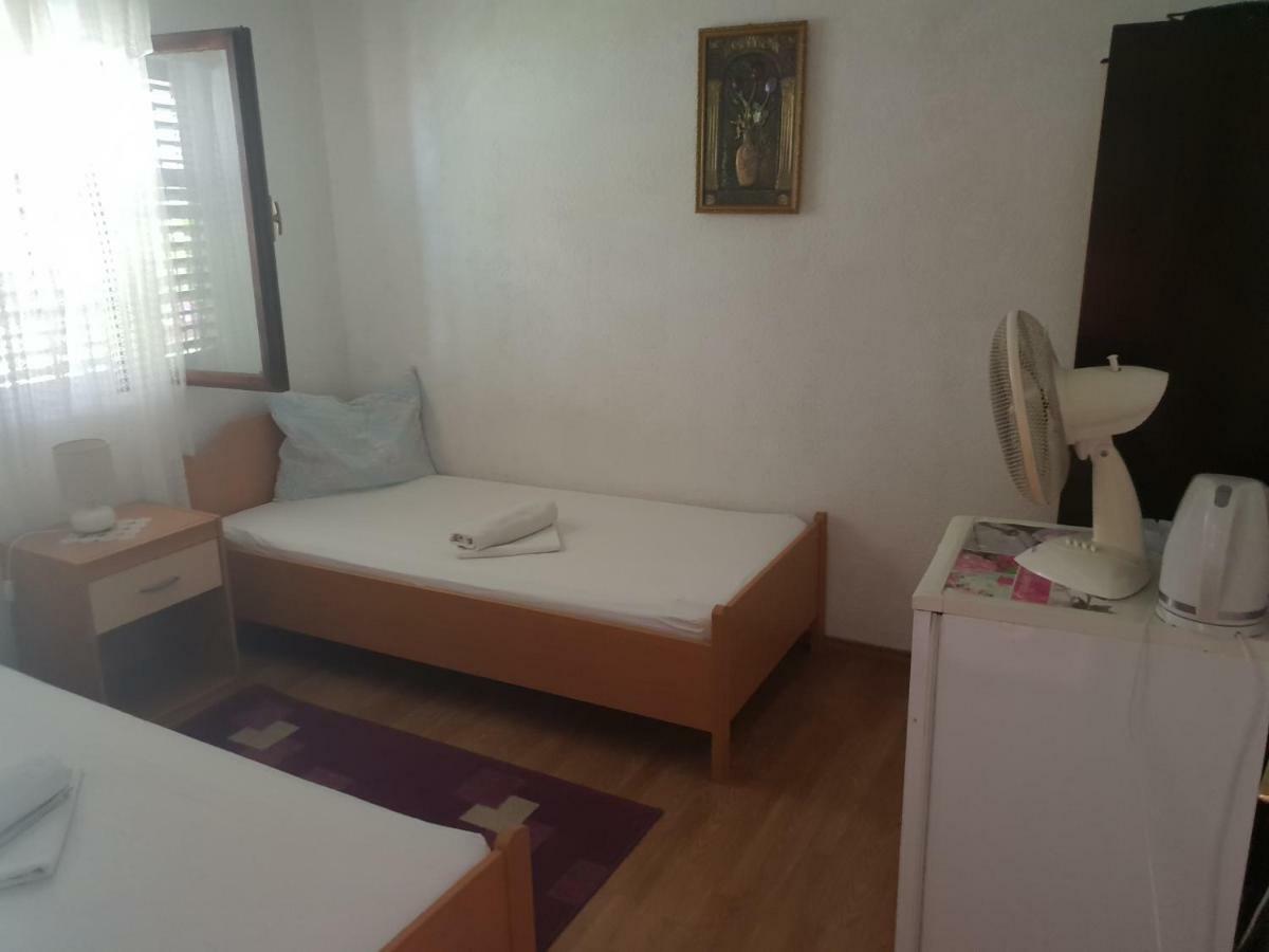 Guest House Alisa Hvar Town Bagian luar foto
