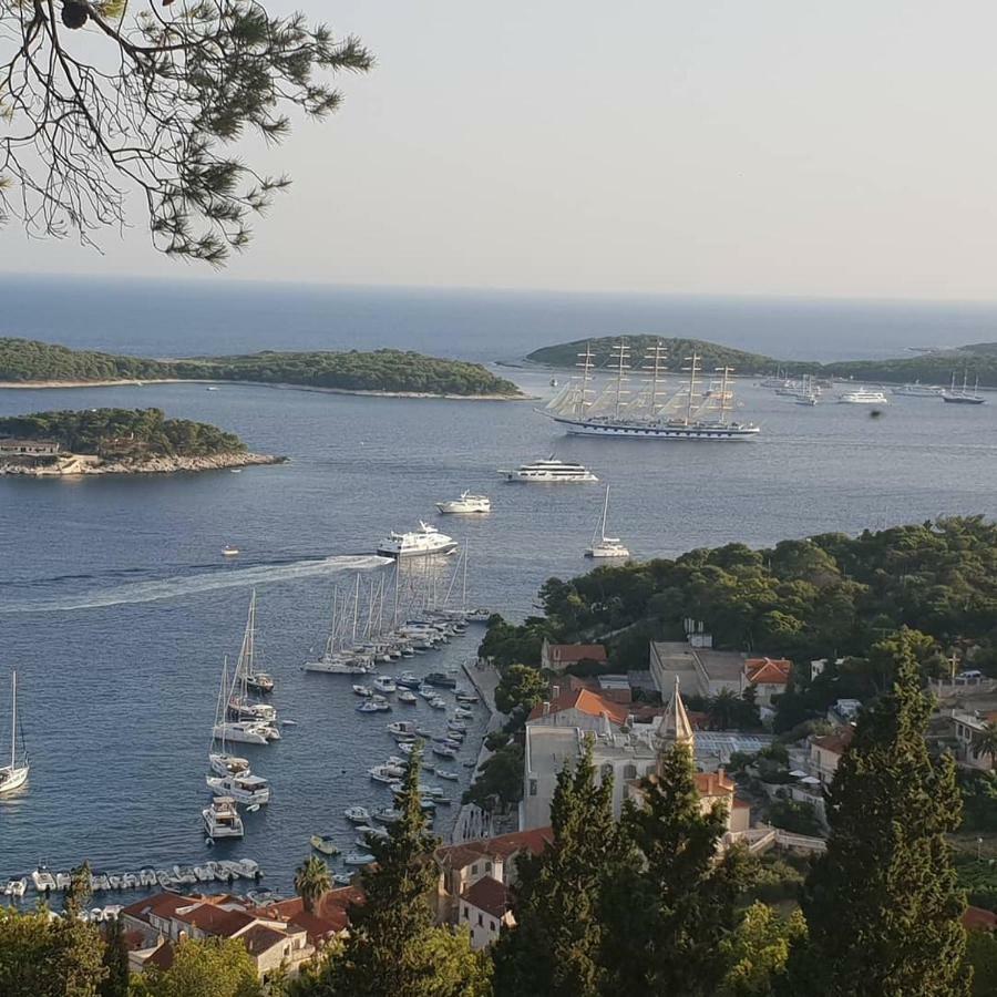 Guest House Alisa Hvar Town Bagian luar foto