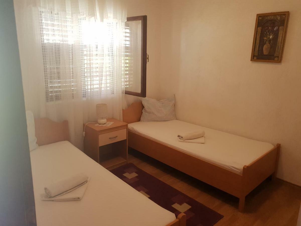Guest House Alisa Hvar Town Bagian luar foto