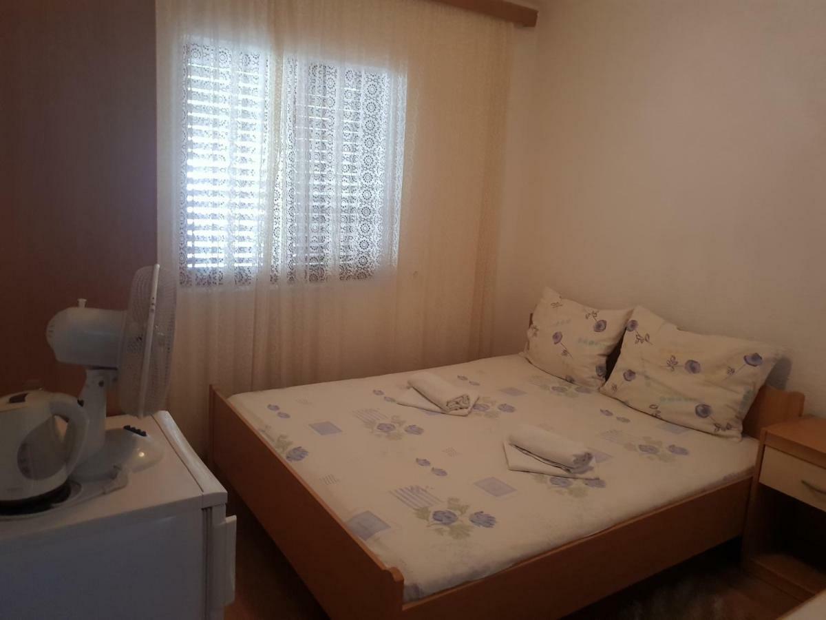 Guest House Alisa Hvar Town Bagian luar foto