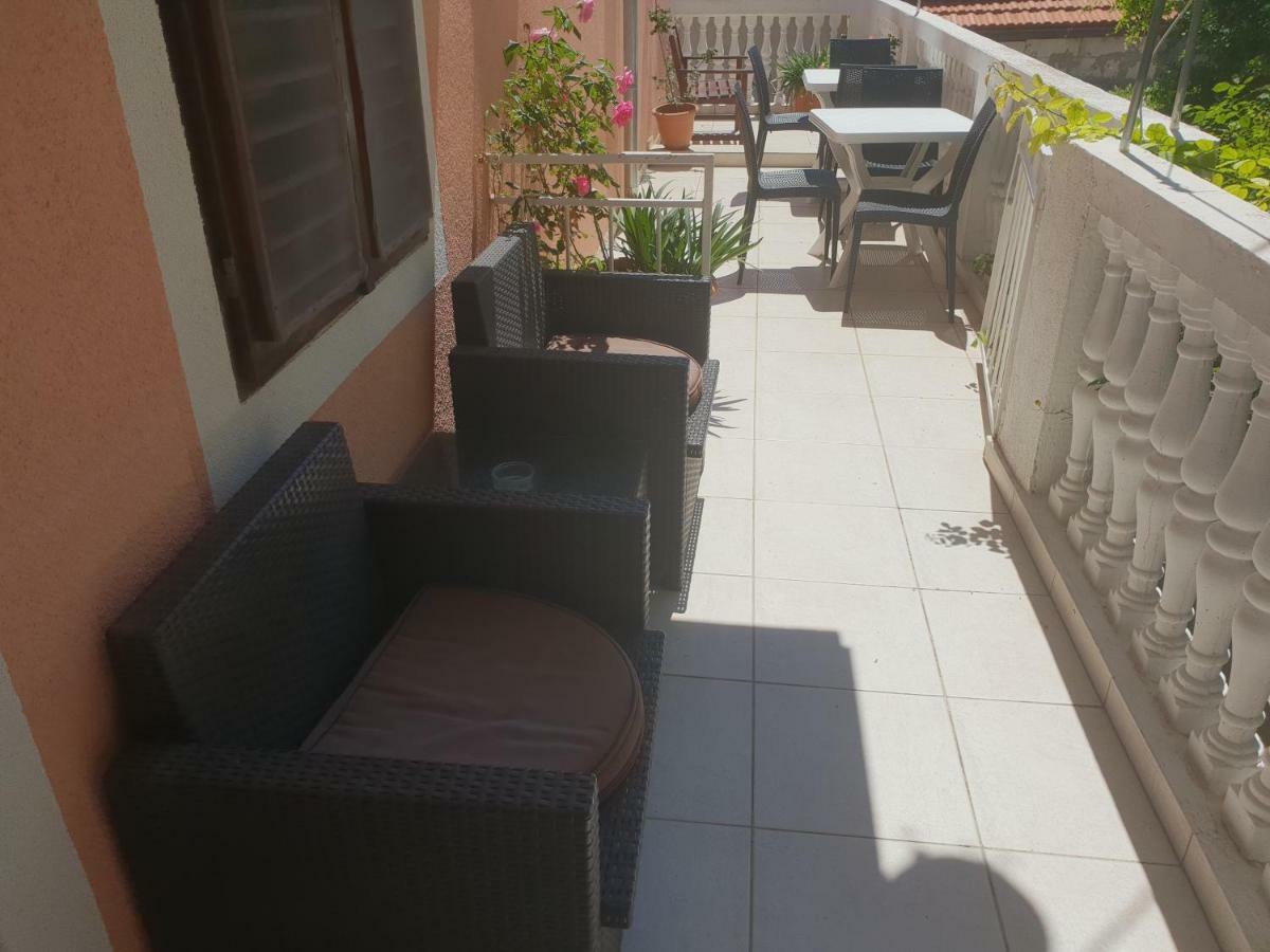 Guest House Alisa Hvar Town Bagian luar foto