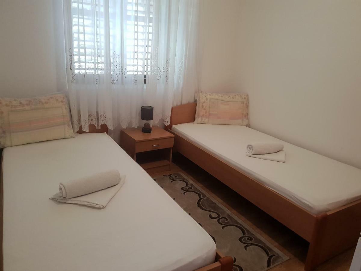 Guest House Alisa Hvar Town Bagian luar foto